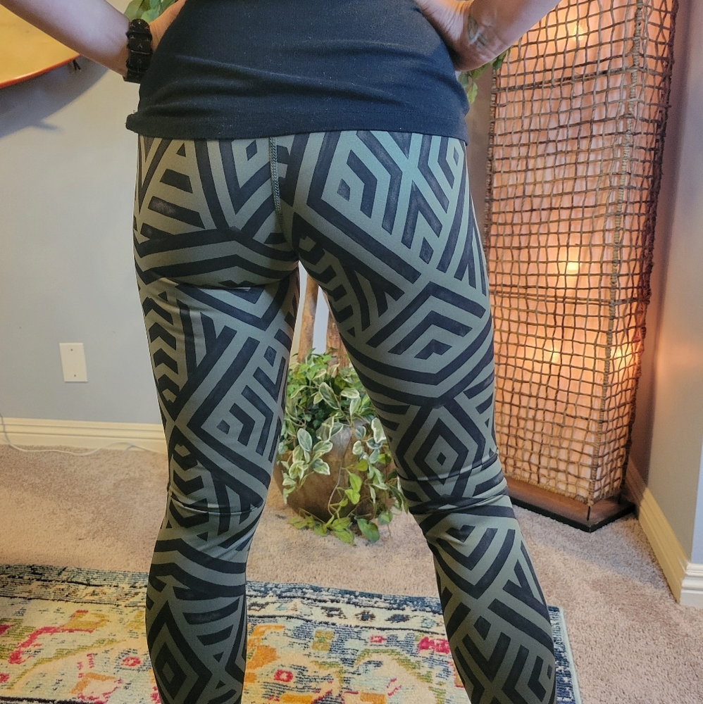 Lululemon army/olive green geometric leggings